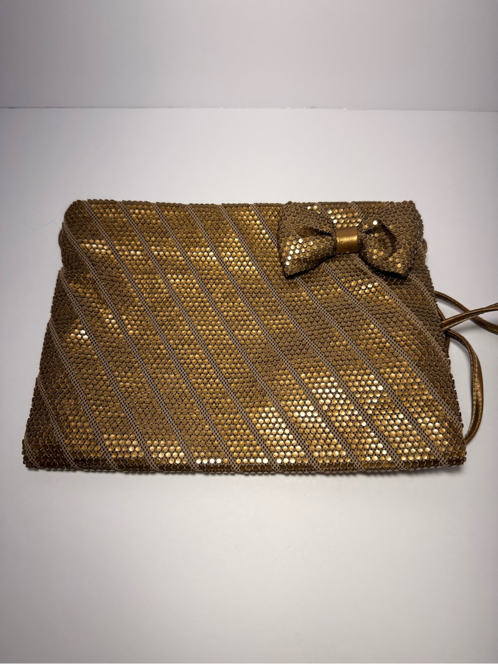 Vintage Lumured Gold Mesh Bow Evening Clutch